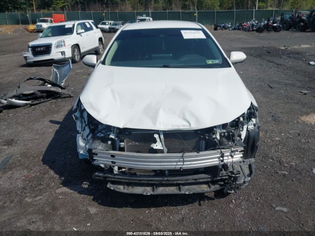 Toyota Corolla Le Image 10