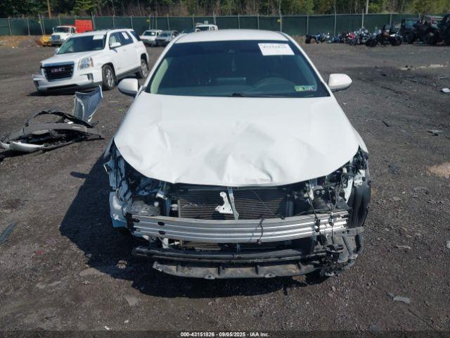 Toyota Corolla Le Image 10