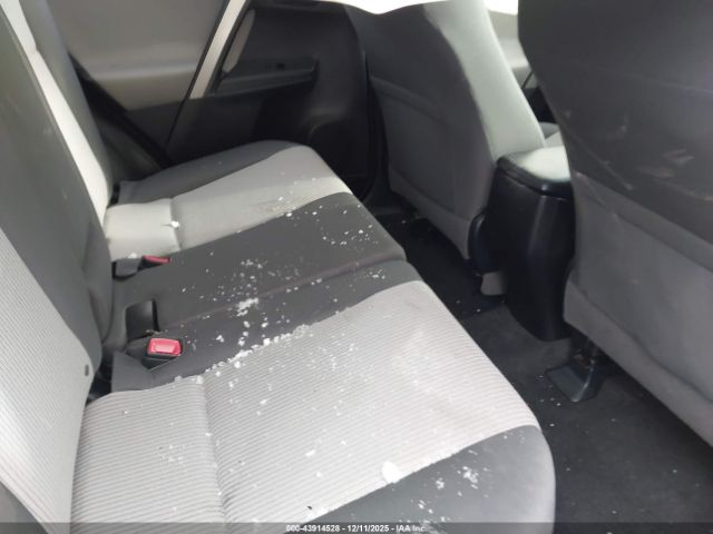 Toyota RAV4 Le Image 2