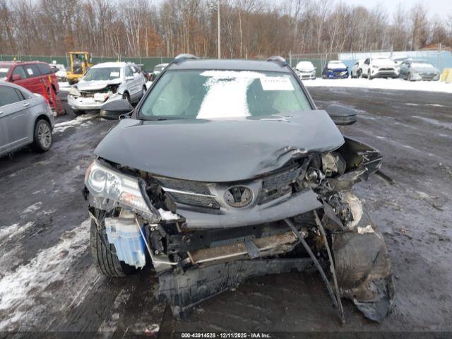 Toyota RAV4 Le Image 14