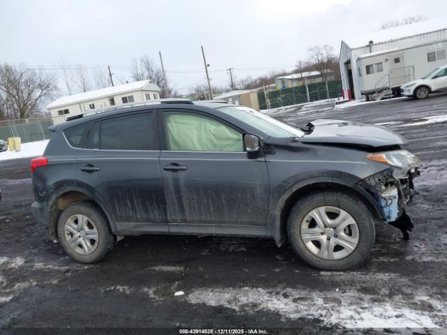 Toyota RAV4 Le Image 4