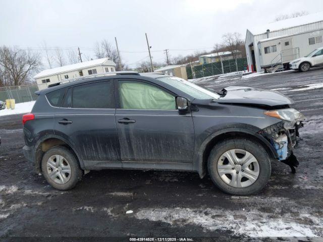 Toyota RAV4 Le Image 4