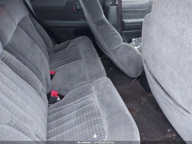 Chevrolet Blazer Ls Image 10