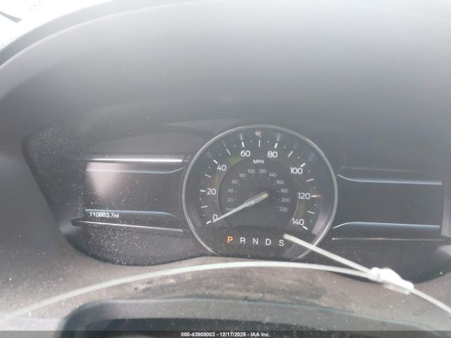 Ford Explorer Xlt Image 11