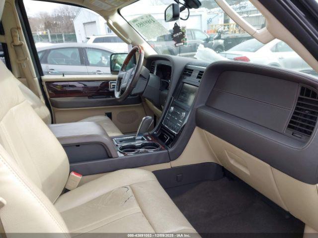 Lincoln Navigator Image 14