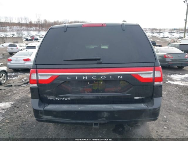 Lincoln Navigator Image 16