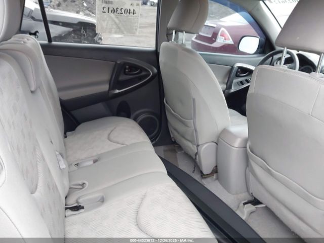 Toyota RAV4 Image 11