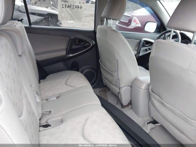 Toyota RAV4 Image 11