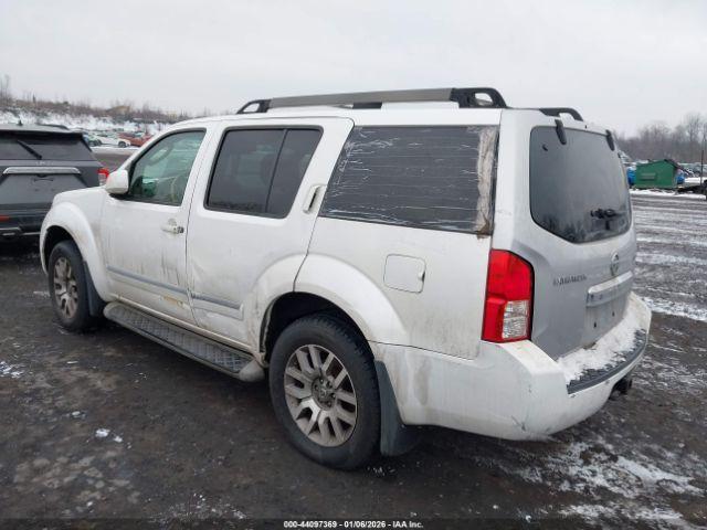 Nissan Pathfinder Le Image 2