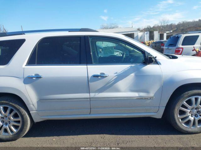GMC Acadia Denali Image 11