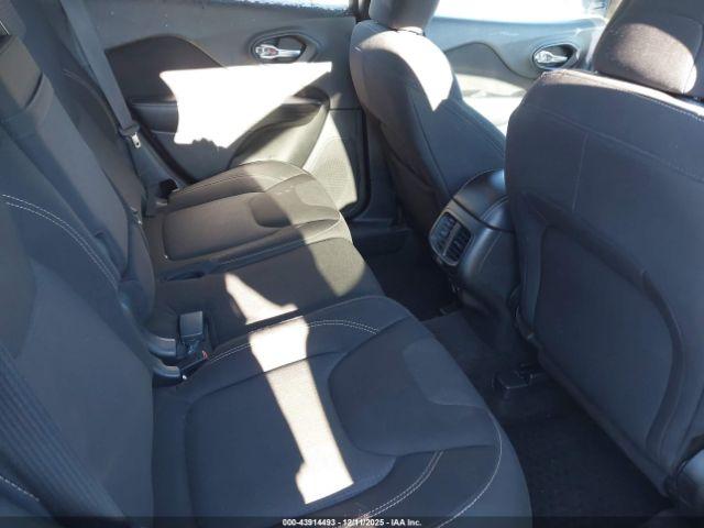 Jeep Cherokee Latitude Image 9