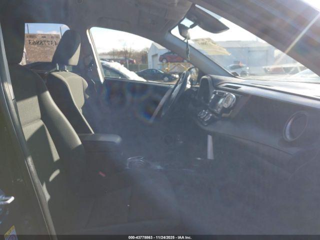 Toyota RAV4 Le Image 3