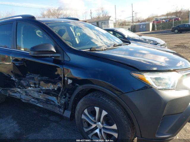 Toyota RAV4 Le Image 8