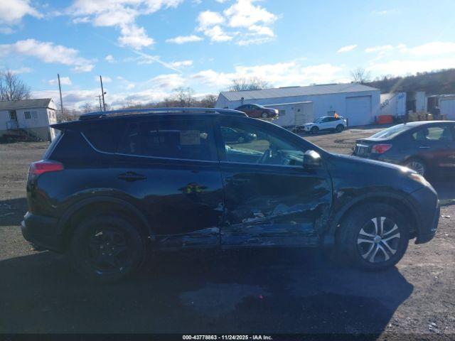 Toyota RAV4 Le Image 16