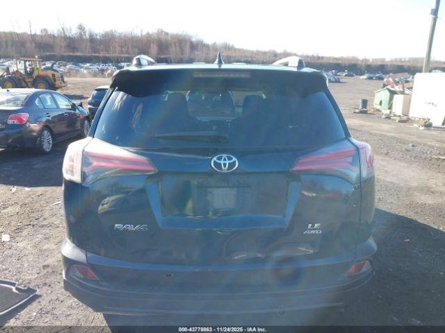 Toyota RAV4 Le Image 10