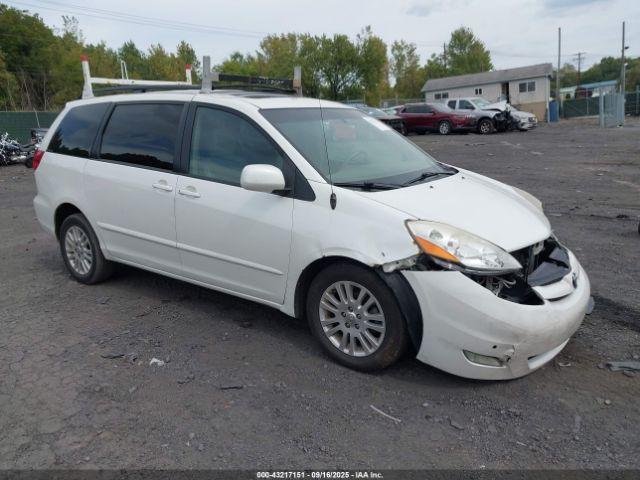  Salvage Toyota Sienna