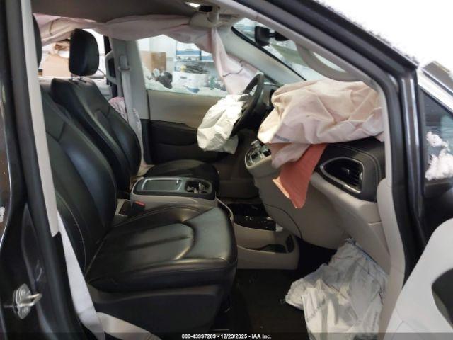 Chrysler Pacifica Touring L Awd Image 7