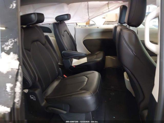 Chrysler Pacifica Touring L Awd Image 2