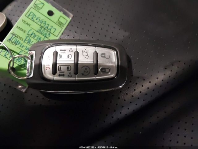 Chrysler Pacifica Touring L Awd Image 12