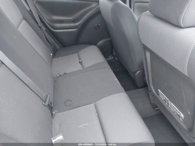 Pontiac Vibe Image 10