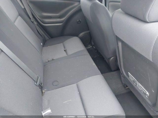 Pontiac Vibe Image 10