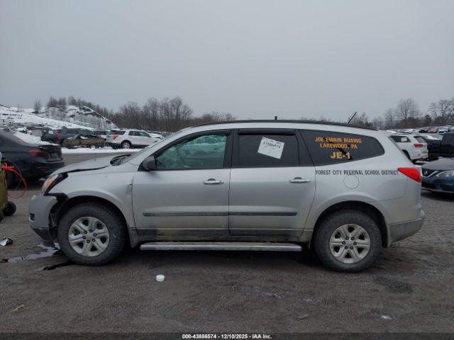 Chevrolet Traverse Ls Image 8