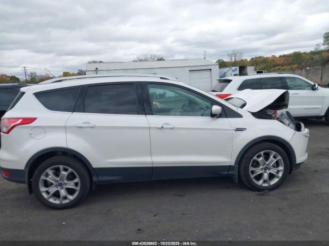 Ford Escape Titanium Image 11