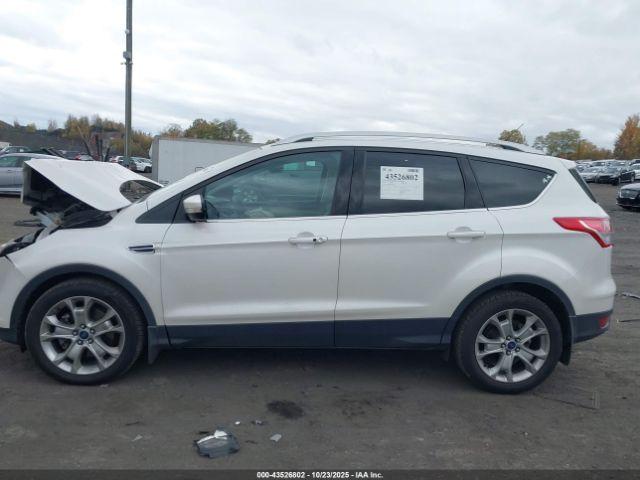 Ford Escape Titanium Image 12