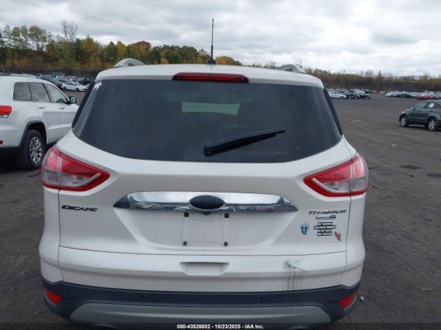 Ford Escape Titanium Image 16