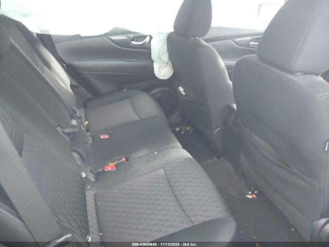 Nissan Rogue S Image 9