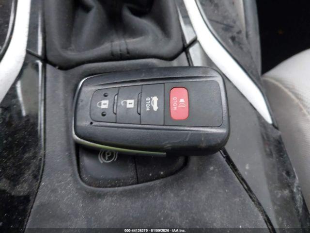 Toyota Corolla Hybrid Le Image 4