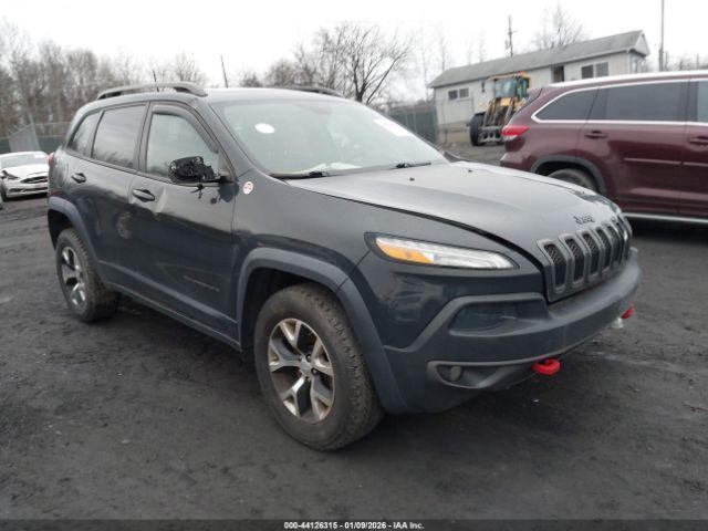  Salvage Jeep Cherokee