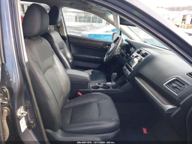 Subaru Outback 2.5i Limited Image 11