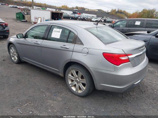 Chrysler 200 Lx Image 12