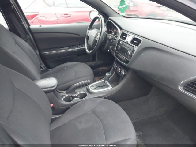 Chrysler 200 Lx Image 10