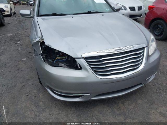 Chrysler 200 Lx Image 5