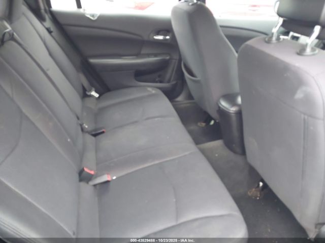 Chrysler 200 Lx Image 4