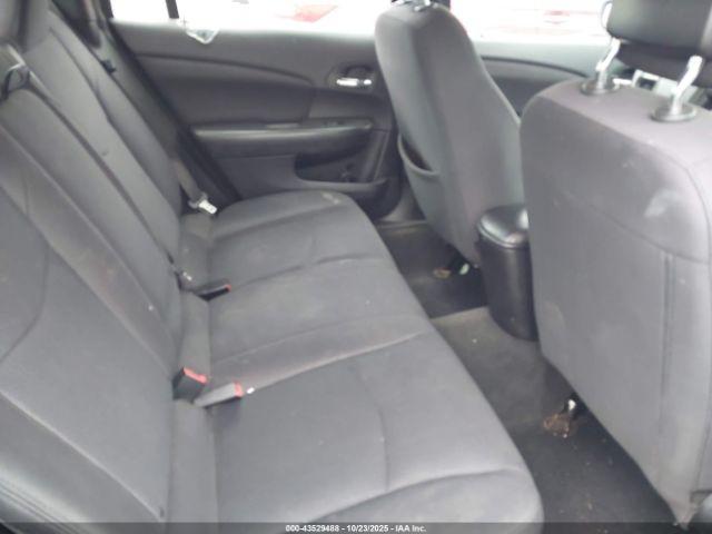 Chrysler 200 Lx Image 4