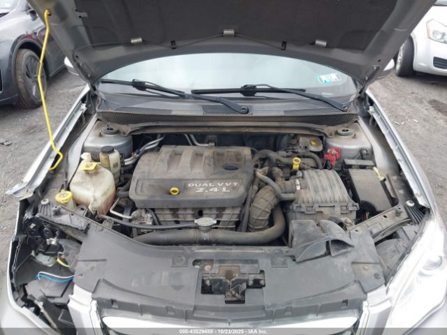 Chrysler 200 Lx Image 6