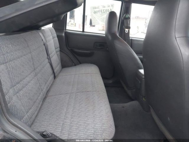 Jeep Cherokee Sport Image 15