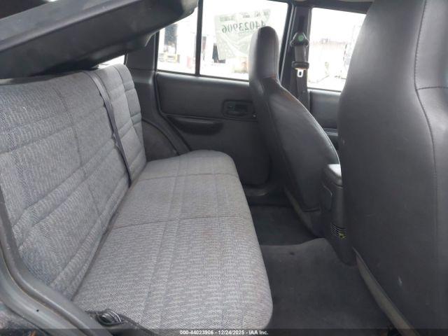 Jeep Cherokee Sport Image 15