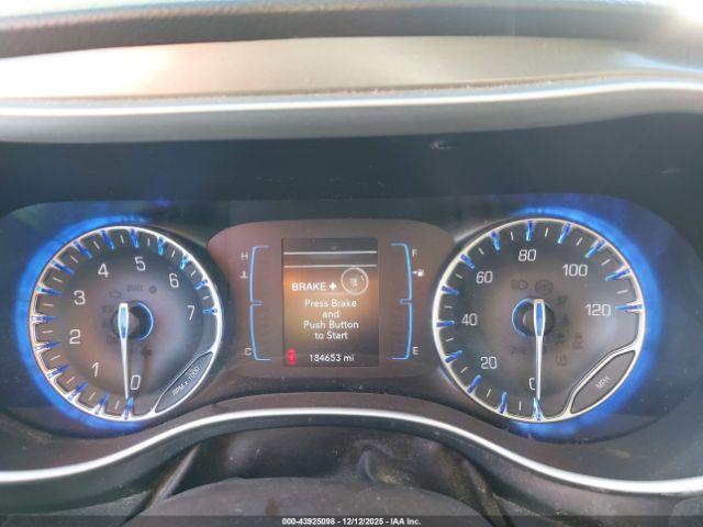 Chrysler Pacifica Touring Image 5