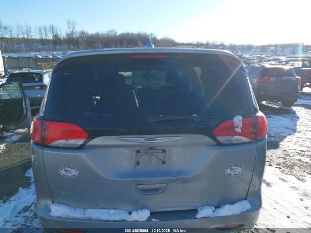 Chrysler Pacifica Touring Image 13