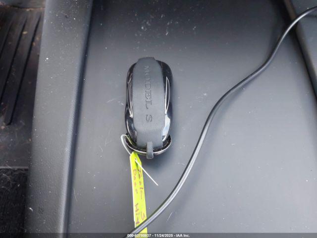 Tesla Model S Image 13